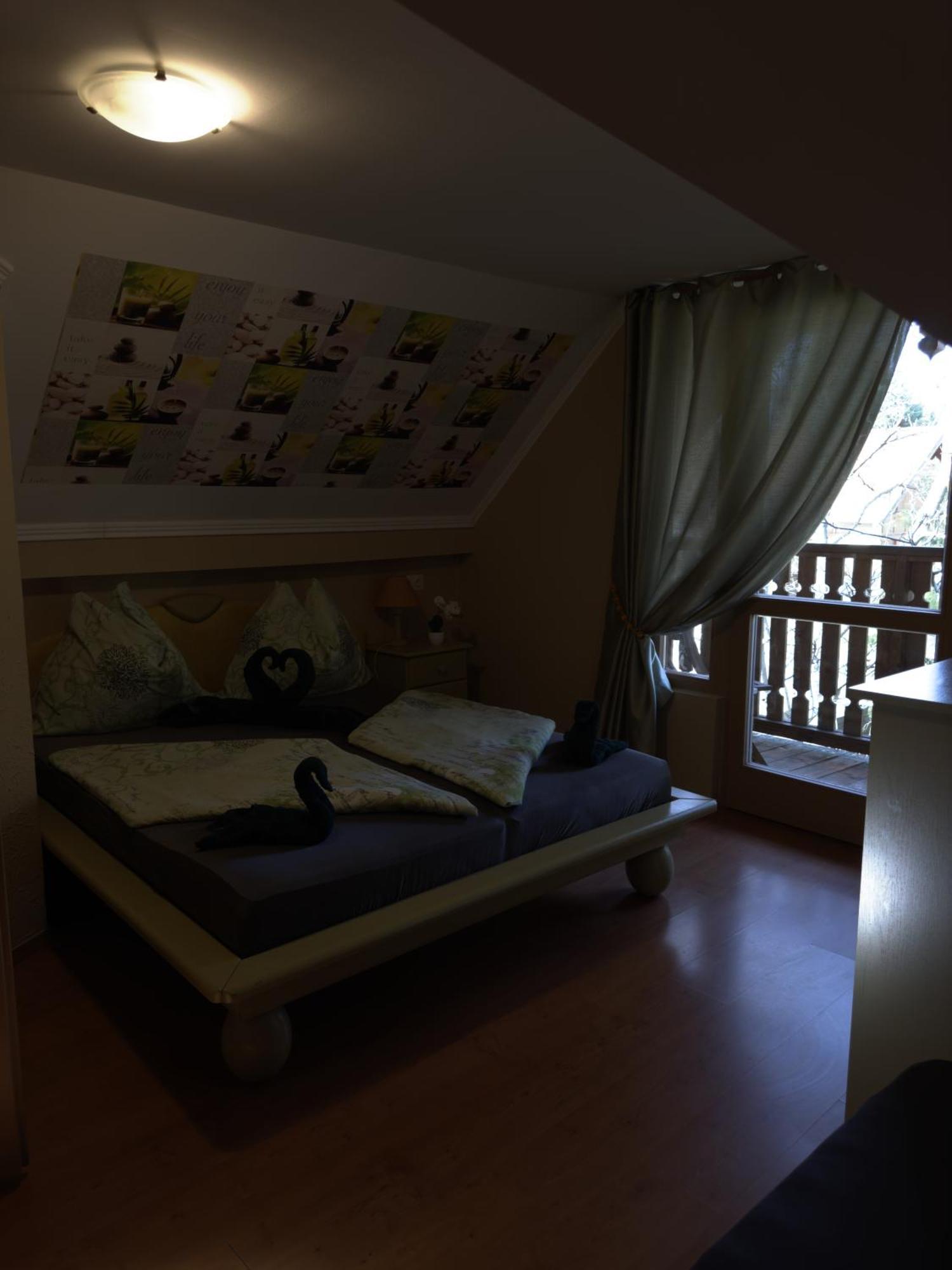 Rozsa Apartman 2 Alsóörs Стая снимка