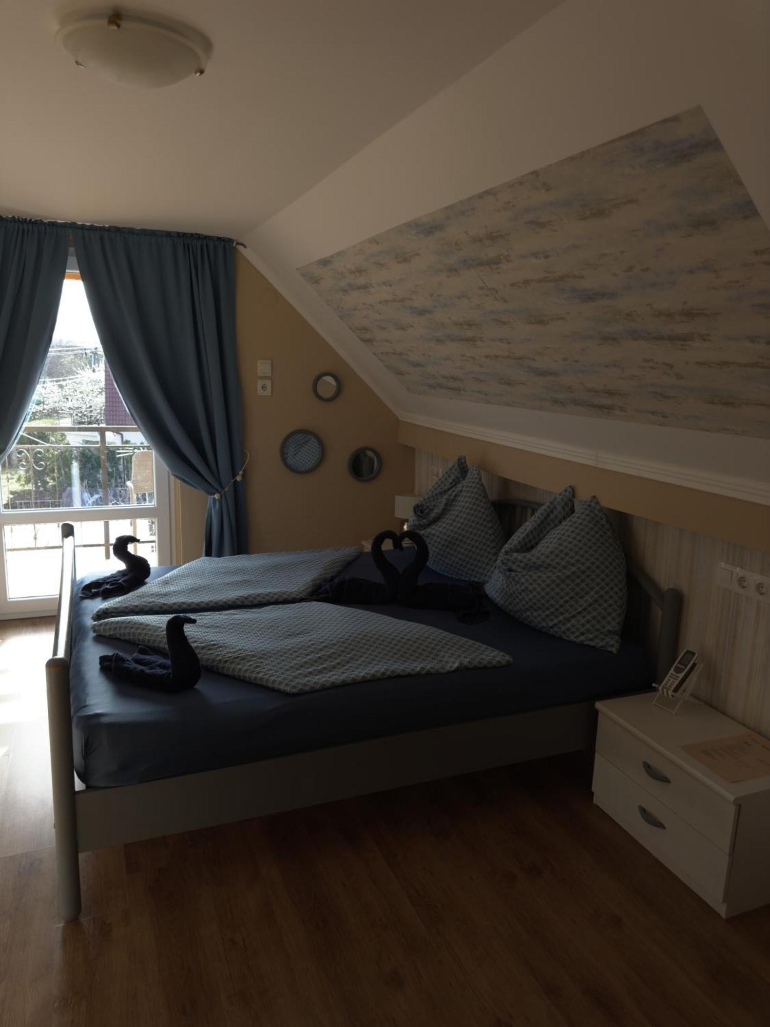 Rozsa Apartman 2 Alsóörs Стая снимка
