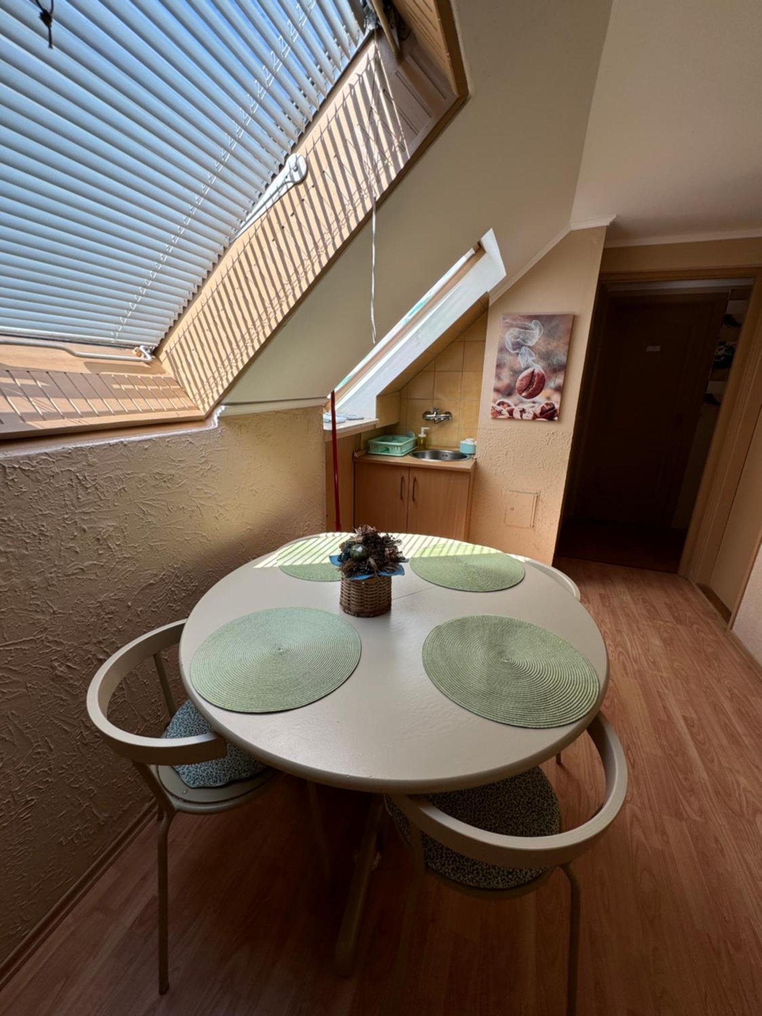 Rozsa Apartman 2 Alsóörs Стая снимка