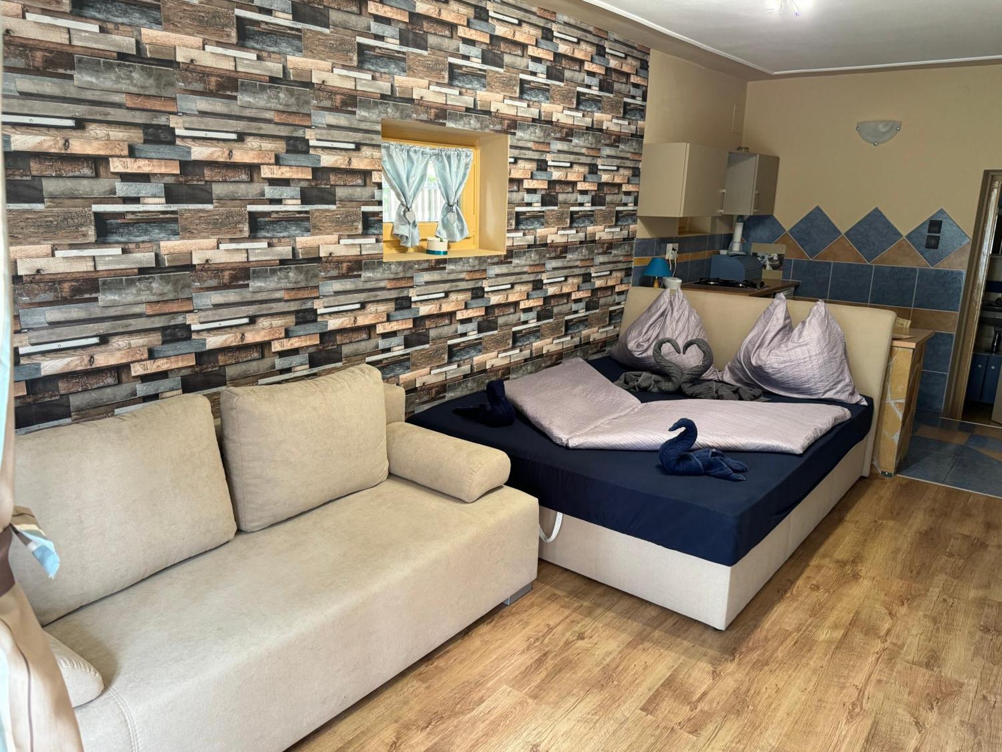 Rozsa Apartman 2 Alsóörs Стая снимка